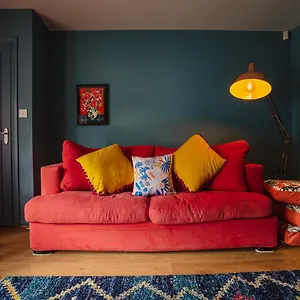  Apartment Unique Retreat United Kingdom